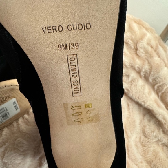 Black velvet booties size 9 brand new with box - Picture 4 of 8